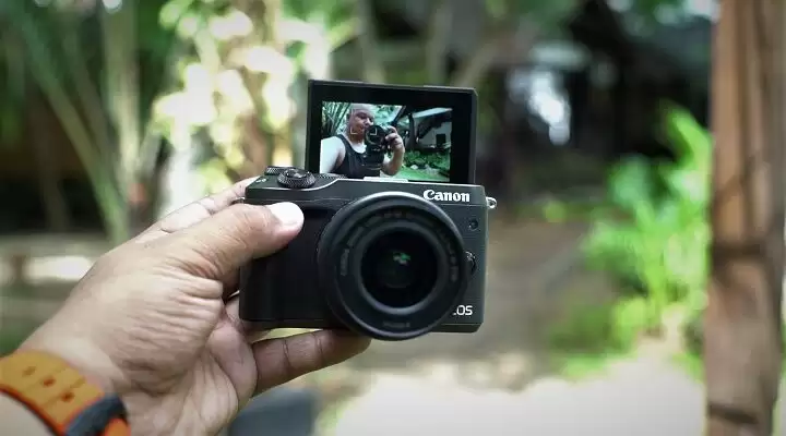 The 10 Best Vlogging Cameras With Flip Screens